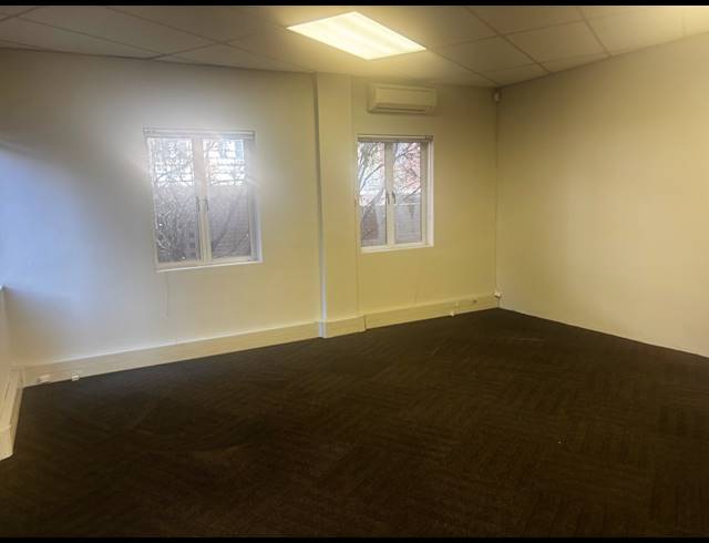 105M² BUILDING TO LET IN FOURWAYS